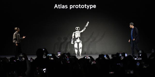 A prototype of Hyundai Motor Group’s next-generation electric Atlas robot waves during the company’s press conference at Mandalay Bay in Las Vegas Nevada Yonhap