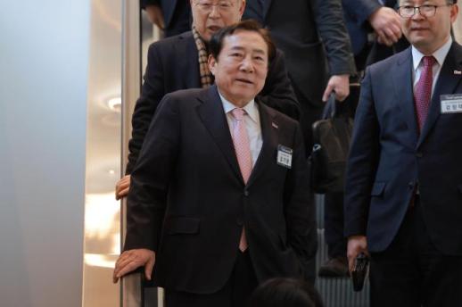 무제한 연임 개정안에...김기문 회장, 3연임 도전 촉각 