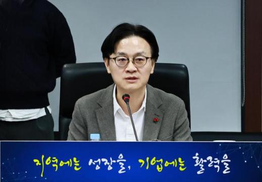 공공기관 업무보고 받는 산업부…원전 수출 교통정리 나설까