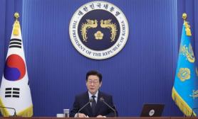 Lees approval rating inches up to 61%