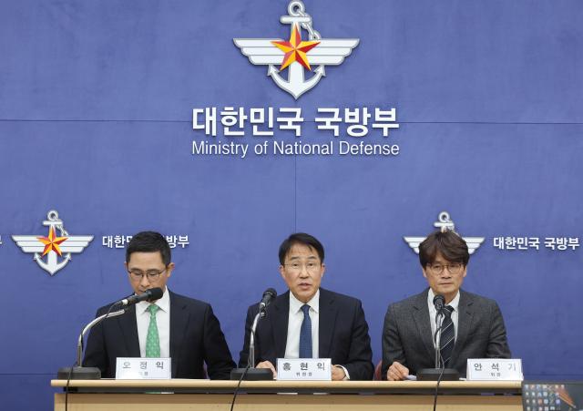 민관군 합동 특별자문위원회 방첩·보안 재설계 분과위원회의 홍현익 분과위원장이 8일 서울 용산구 국방부 브리핑룸에서 방첩사 해체 방안 관련 발표를 하고 있다 사진연합뉴스