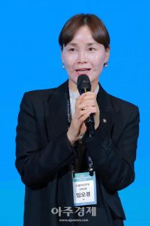 [포토] 새해 덕담 나누는 ​​​​​​​임오경 의원 (2026 전북특별자치도민회중앙회 신년인사회)