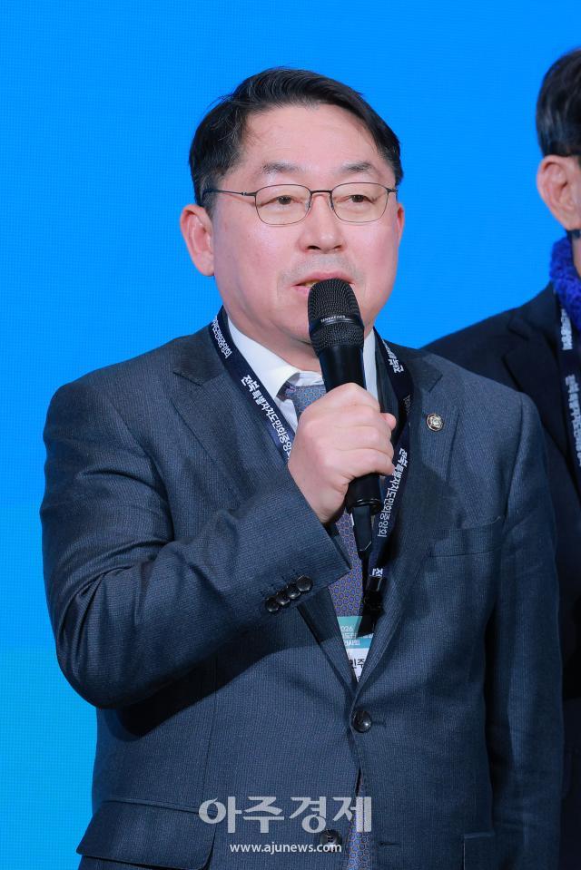 [포토] 새해 덕담 나누는 박희승 의원 (2026 전북특별자치도민회중앙회 신년인사회)