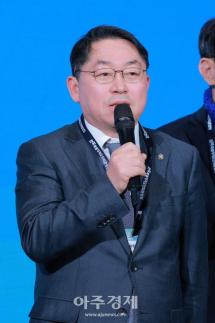 [포토] 새해 덕담 나누는 박희승 의원 (2026 전북특별자치도민회중앙회 신년인사회)