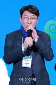 [포토] 새해 덕담 나누는 ​​​​​​​우범기 전주시장 (2026 전북특별자치도민회중앙회 신년인사회)