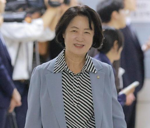 추미애 국회 법제사법위원장이 13일 오전 서울 여의도 국회에서 열린 법제사법위원회의 국정감사에 입장하고 있다 20251013사진유대길 기자 dbeorlf123ajunewscom