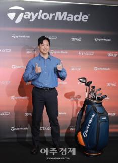 [포토] ​​​​​​​김황중 아나운서, 테일러메이드 언팩 포토콜 참석