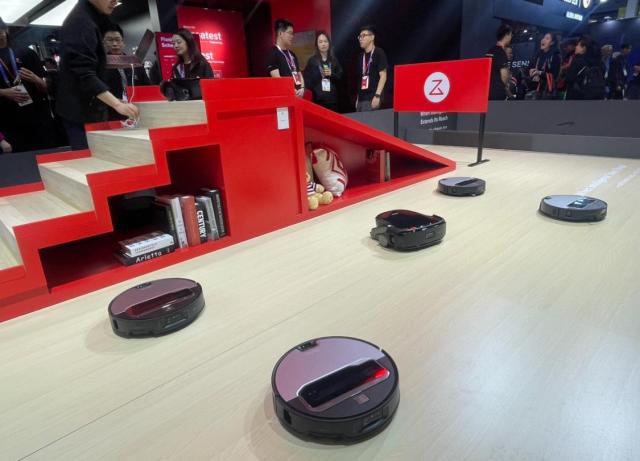 [CES 2026] 로보락, 'Q레보 커브 2 플로우' 공개… "AI청소 성능·위생까지 강화"