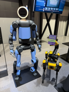 CES 2026 : Boston Dynamics Atlas wins CNETs top robot honor at CES 2026
