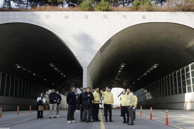 정명근 화성특례시장이 현장점검을 하고 있다 사진화성시
