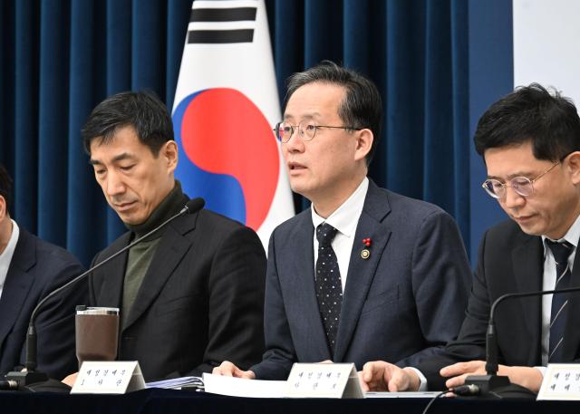 이형일 재정경제부 차관이 지난 5일 정부세종청사에서 2026년 경제성장전략 상세브리핑에서 모두발언을 하고 있다 사진재정경제부