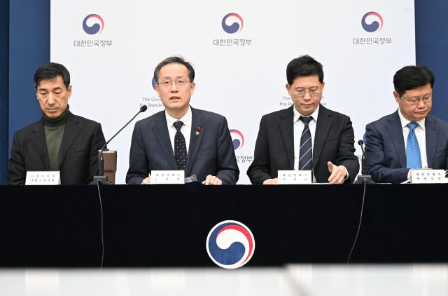 이형일 재정경제부 차관이 5일 정부세종청사에서 2026년 경제성장전략 상세브리핑에서 모두발언을 하고 있다 사진재정경제부