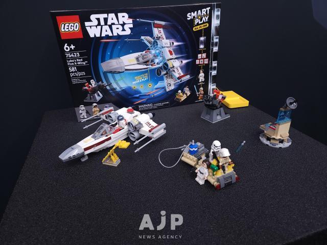 Lego models of the Star Wars series X-wing starfighter AJP Park Sae-jin