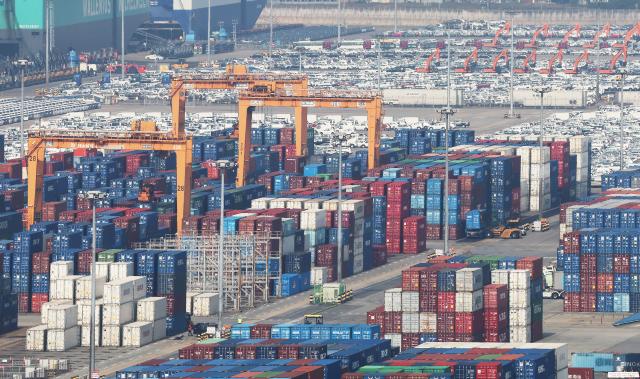 경기도 평택항에 컨테이너가 쌓여 있다 사진연합뉴스