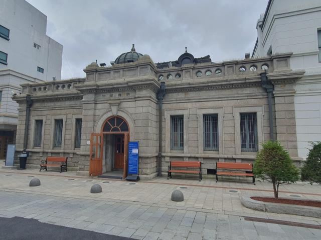 인천개항박물관 개항 당시 인천의 유일한 금융기관이었던 옛 일본 제1은행 지점을 개조해 만들었다 사진우주성 기자