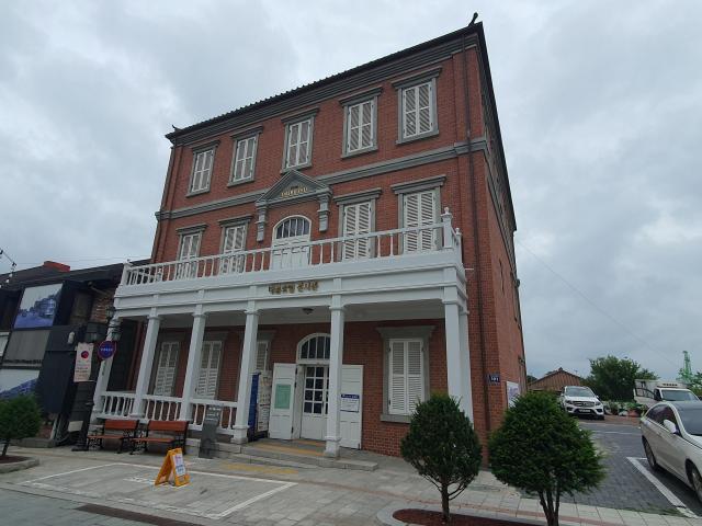 우리나라 최초의 서양식 호텔인 대불호텔을 복원해 만든 대불호텔 전시관 사진우주성 기자