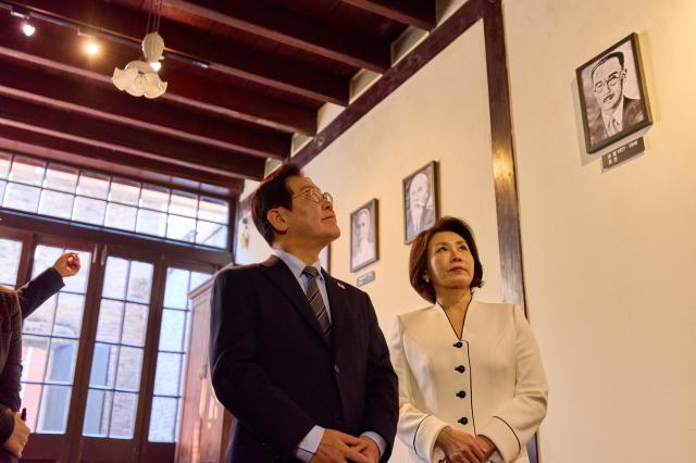 President Lee Jae-myung and first lady Kim Hye-kyung view photographs of independence activists during their visit to the Provisional Government of the Republic of Korea building in Shanghai China Jan 7 2026 AJP Han Jun-gu
