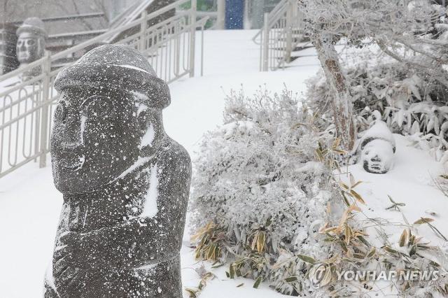 [내일 날씨] 주말 전국에 눈과 비…제주산지 최대 20㎝ 적설