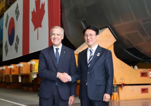 Team Korea heads to Canada to vie for $45bn submarine race