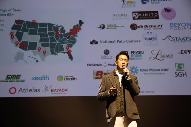 윤찬 에버엑스EverEx 대표가 9일 오후현지시간 미국 캘리포니아 레드우드 시티 폭스 시어터에서 열린 ‘82 스타트업 서밋’에서 디지털 헬스케어 비전을 발표하고 있다 사진AJP박세진 기자 swatchsjpajupresscom