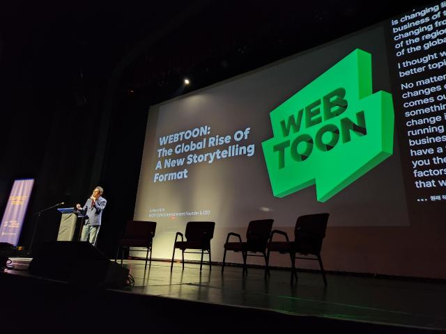 김준구 네이버웹툰 대표가 10일현지시간 미국 캘리포니아 레드우드 시티 폭스 시어터에서 열린 ‘82 스타트업 서밋’에서 기조연설을 하고 있다 사진아주미디어그룹 샌프란시스코 특별 취재단