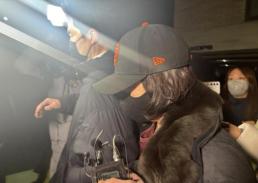 김경, 3시간 반 조사 후 귀가…재소환 방침