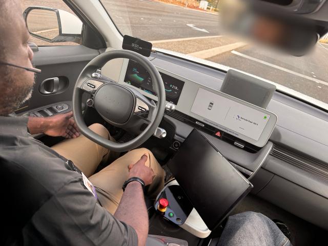 사람의 개입 없이 주행 중인 모셔널 로보택시 사진이성진 기자