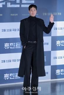 [포토] 포즈 취하는 조인성 (휴민트 제작보고회)