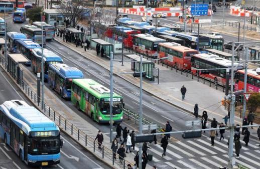 Xe buýt nội đô Seoul đứng trước thềm đình công do mâu thuẫn về tiền lương