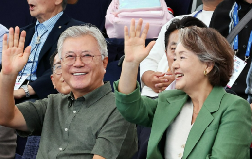 문 전 대통령 뇌물혐의 재판, 3월 국민참여 여부 정해