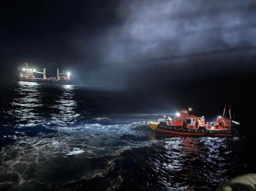 동해해경청, 울릉도 표류 러시아 화물선 긴급 구조작전…대형 참사 막았다