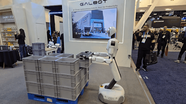 Galbots G1 model carries plastic containers Jan 6 2026 AJP Kim Dong-young
