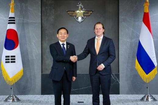 ​​​​​​제명 처분 김병기, 자진 탈당 또 거부…與 내부선 물러설 줄 알아야