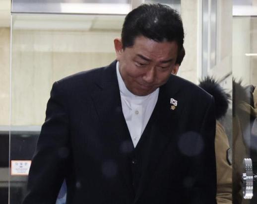 ​​​​​​제명 처분 김병기, 자진 탈당 또 거부…與 내부선 물러설 줄 알아야