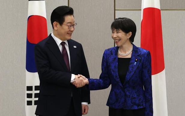 [포토] 악수하는 한-일 정상