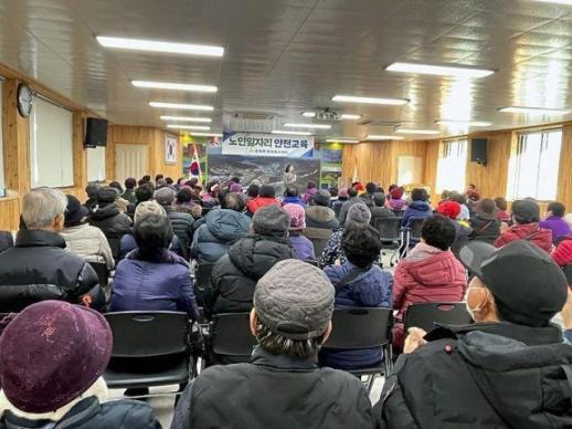 Tăng trưởng kinh tế Hàn Quốc bị kéo lùi vì già hóa