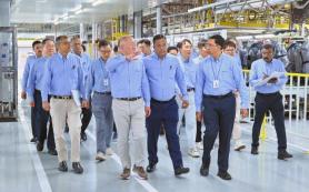 现代汽车集团会长郑义宣视察印度工厂 加速全球战略布局