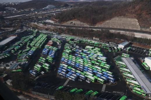 Ngày thứ hai xe buýt Seoul tê liệt chỉ 6,8% hoạt động…Nỗ lực đàm phán được nối lại