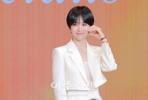 [포토] 송혜교, 수줍게 볼하트