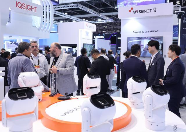 ハンファビジョン、中東でマイナス50度からプラス60度に耐えるAIカメラを初公開