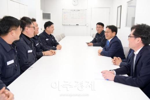 강기정 광주시장 기아 오토랜드광주 찾아 3년 연속 50만대 생산 축하