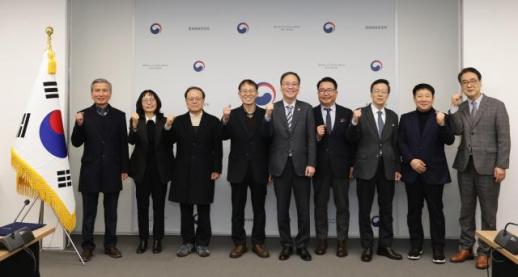 문체부, 8기 지역신문발전위원회 위원 9명 위촉…위원장에 조상진