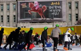 Ice rink in Seoul attracts over 100,000 visitors in less than a month