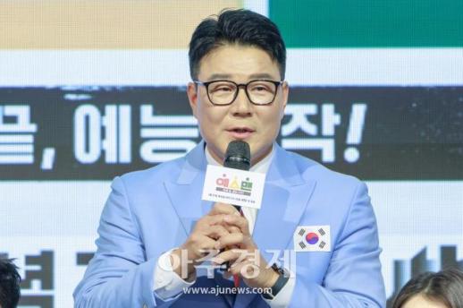 [포토] 인사말 하는 이형택