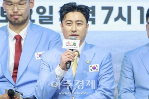 [포토] 인사말 하는 안정환