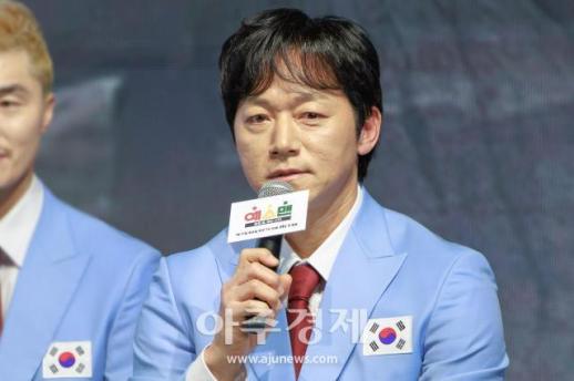 [포토] 인사말 하는​​​​​​​ 김남일