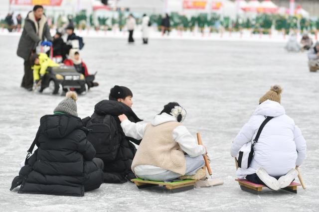 천사의 날 행사가 열리는 2026 화천산천어축제 얼음썰매장사진화천군