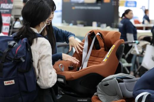 育儿责任失衡 韩国疫情期间职场母亲陷隐形退出潮