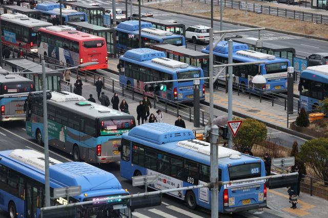 '이틀 파업' 서울 시내버스, 운행 재개...'통상임금' 갈등 불씨 여전