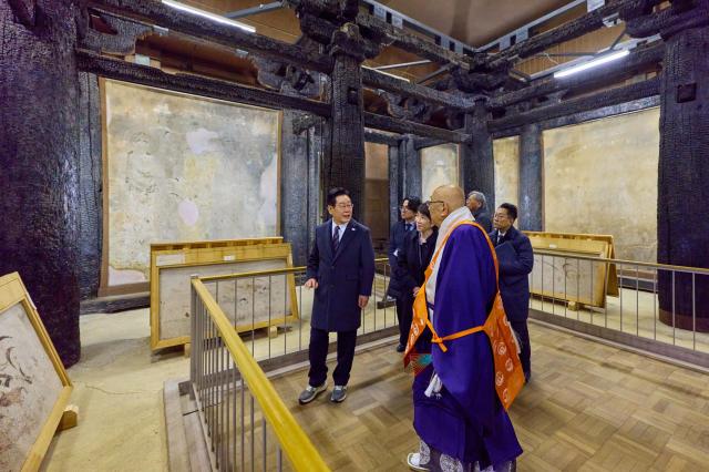 South Korean President Lee Jae Myung and Japanese Prime Minister Takaichi Sanae tour Horyu-ji Temple a major cultural heritage site in Nara Prefecture Japan on Jan 14 2026 Yonhap